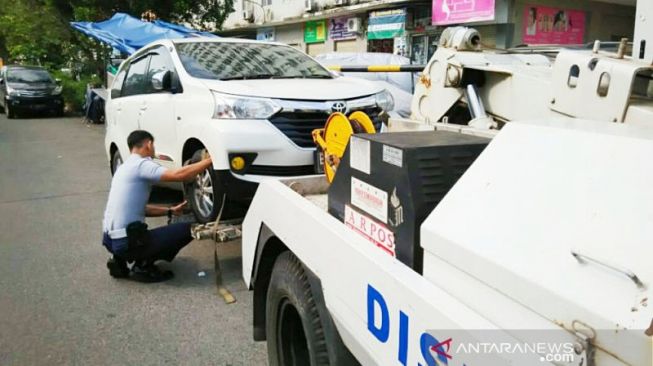 Parkir Sembarangan, 43 Mobil Di Jaksel Kena Derek Dishub DKI