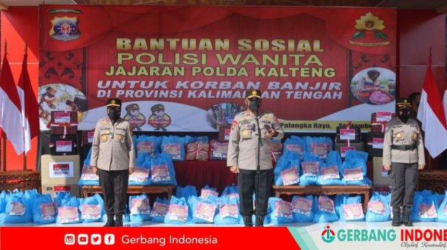 Kapolda Pimpin Pelepasan Pendistribusian Bansos Polwan Polda Kalteng