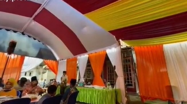 Viral Tenda Pesta Pernikahan Warna-warni Bak Pelangi (TikTok)