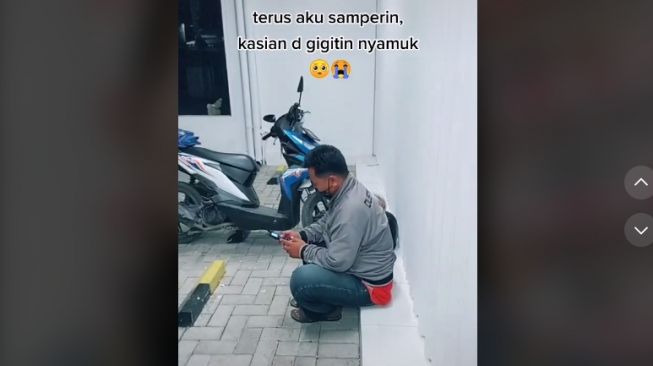 Anak pantau ayah dari CCTV minimarket (tiktok)