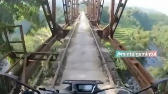 Viral Jembatan Gantung Bagaikan Tempat Uji Nyali (Instagram)