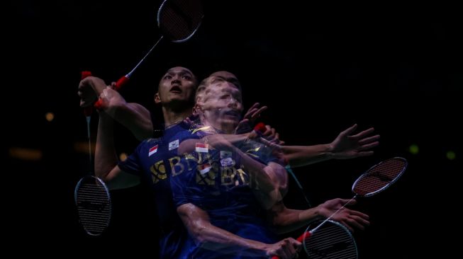 Pebulu tangkis tunggal putra Indonesia, Jonatan Christie saat menghadapi Brian Yang dari Kanada dalam laga kedua babak penyisihan Grup C Piala Sudirman 2021 di Lapangan 3 Energia Areena, Vantaa, Finlandia, Senin (18/9/2021) malam WIB. [BWF/Badminton Photo]