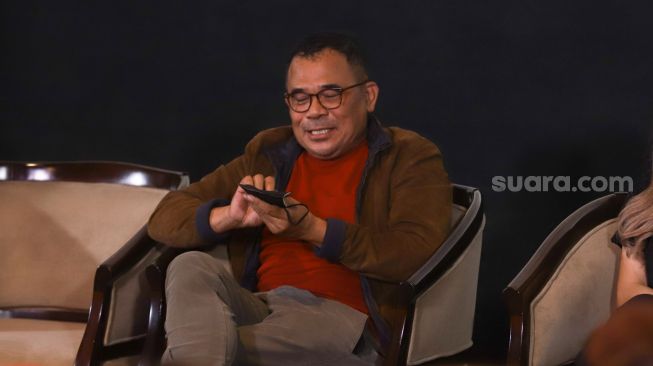 Sutradara Garin Nugroho ketika ditemui saat konferensi pers film Sepeda Presiden di Djakarta Theatre, Jakarta Pusat, Selasa (28/9/2021). [Suara.com/Alfian Winanto] 