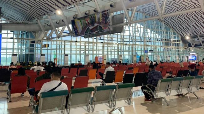 Jawab Keluhan Penumpang, Bandara Internasional Sultan Hasanuddin Tambah Jumlah Pendingin
