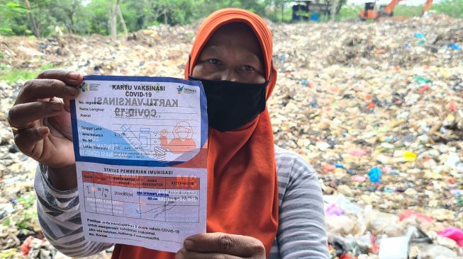 Unik! Di Bekasi, Vaksinasi Covid-19 untuk Petani Dilakukan Malam Hari