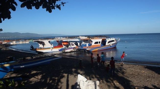 Bantuan Pangan Untuk Nelayan Manado Terdampak Covid-19