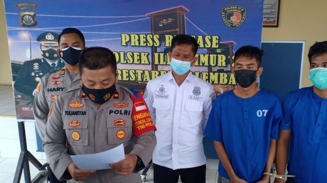 Menyaru Anggota Polisi, Dua Bandit di Palembang Ini Peras Sopir Truk