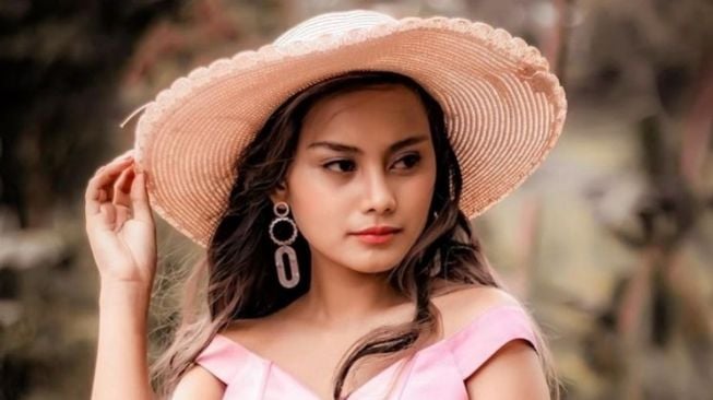 Model Cantik Ini Ternyata Mantan Pengemis Jalanan