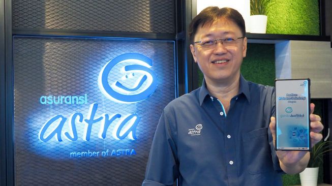 CEO Asuransi Astra, Rudy Chen memperkenalkan produk terbaru Asuransi Astra di segmen asuransi kesehatan perorangan berbasis digital, Garda Healthtech, berkolaborasi dengan Halodoc [Dok Asuransi Astra]..