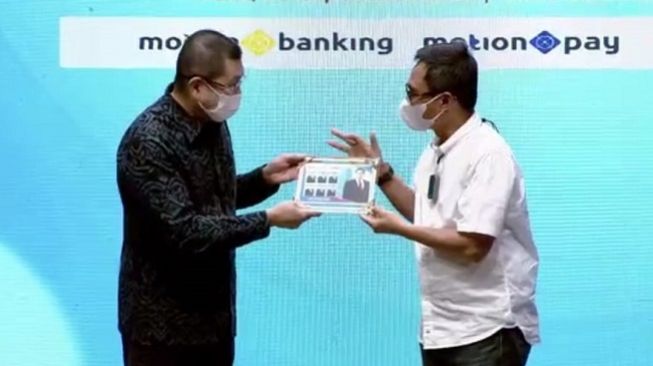 Gandeng Pos Indonesia, Tarik Tunai MotionBanking Kini Bisa di Kantor Pos