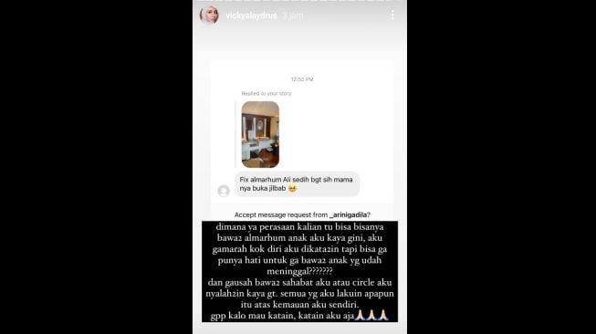 Unggahan Vicky Alaydrus membalas komentar warganet soal dirinya yang melepas jilbab [Instagram/@vickyalaydrus]