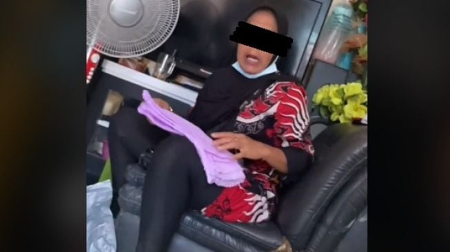 Viral Emak-emak Barbar Tertipu Beli Handuk via Online Ngamuk, Orang Serumah Kena Omel