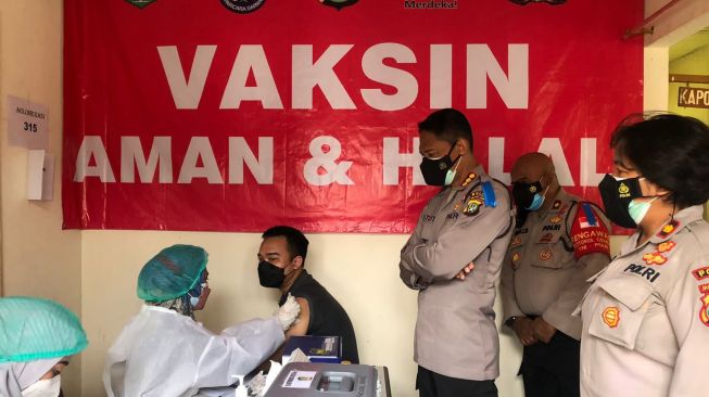 Vaksinasi Merdeka, Polda Metro Jaya Targetkan 2,2 Juta Anak di Jadetabek Divaksin COVID-19