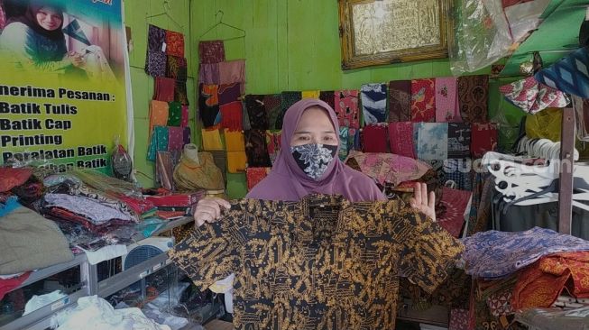 Kisah Perempuan Muslim di Semarang, Produksi Batik Khusus Jemaat Gereja se-Indonesia