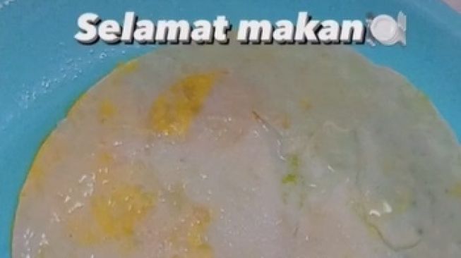 Viral Cewek Pamer Goreng Telur Pakai Sinar Matahari. (TikTok)