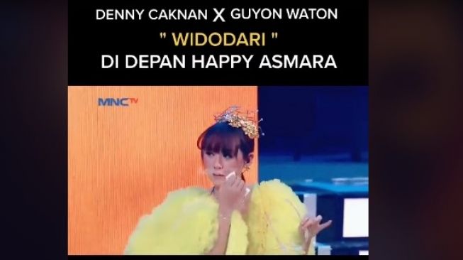 Happy Asmara menangis saat Denny Caknan nyanyi Widodari. [tangkapan layar TikTok]