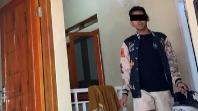 Cowok Minta Teman Segera Datang, Jauh-jauh Cuma Disuruh Lakukan Ini. (TikTok)