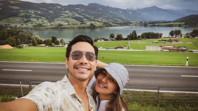 Darius Sinathrya dan Donna Agnesia (Instagram.com)