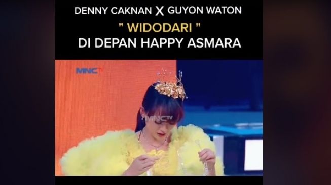 Happy Asmara menangis saat Denny Caknan nyanyi Widodari. [tangkapan layar TikTok]