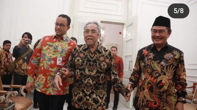 Gubernur DKI Jakarta Anies Baswedan mengunggah momen 2019 saat bersama politisi senior sekaligus pendiri PDI Perjuangan, Sabam Sirait. (Foto dok. IG Anies)