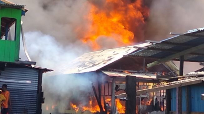 Kobaran Api Hanguskan Rumah di Komplek Borobudur