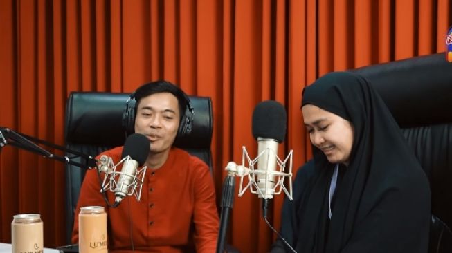 Aris Idol dan istri (YouTube.com)