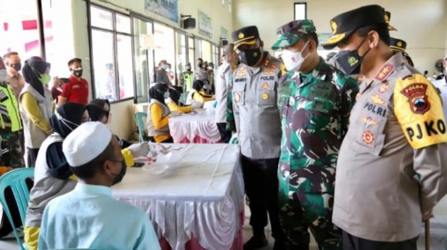 Safari ke Demak dan Grobogan, Kapolda dan Pangdam Ingin Vaksinasi Capai 70 Persen