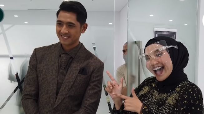 Heboh Pertemuan Zaskia Sungkar Dengan Arya Saloka, Shireen Sungkar: Dia Emang Malu-maluin