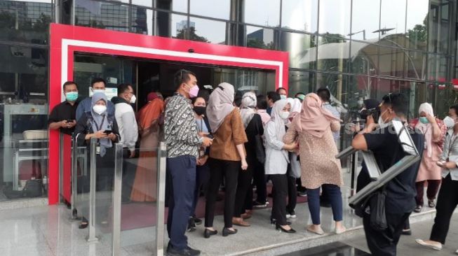 Potret Suasana Haru Pegawai KPK Melepas Novel Baswedan Cs