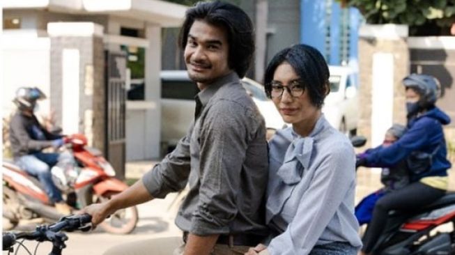 Tyas Mirasih dan Tengku Tezi Diisukan Dekat, Netizen: Film Jadi Nyata