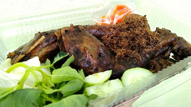 Bebek Itheng Kemayu, Sajikan Bumbu Hitam Khas Madura di Yogyakarta