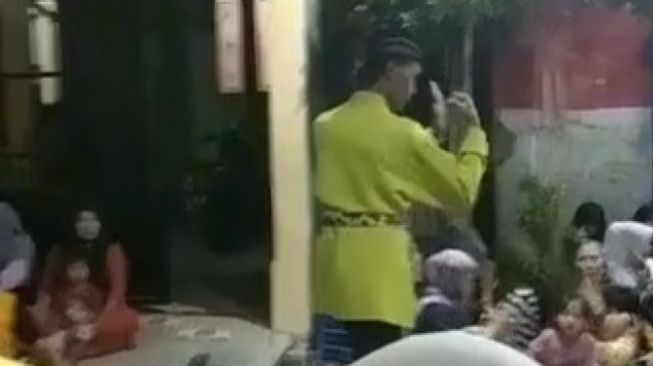 Potongan video detik-detik seorang pesilat meninggal saat beraksi. (tiktok)