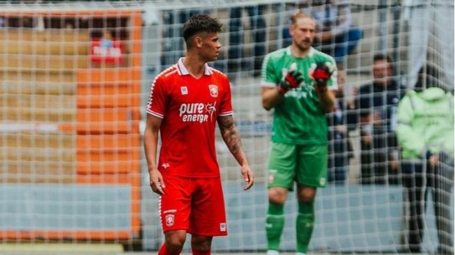 Pemain muda andalan lini belakang FC Twente, Mees Hilgers (instagram/meeshilgerss)