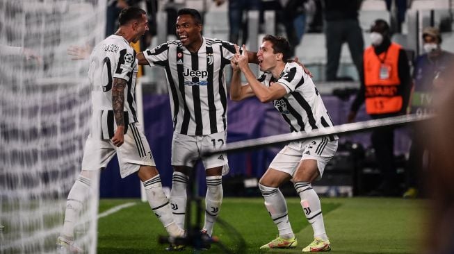 Pemain depan Juventus Federico Chiesa merayakan golnya setelah mencetak gol selama pertandingan sepak bola Grup H Liga Champions UEFA antara Juventus melawan Chelsea di Juventus Stadium, Kamis (30/9/2021) dini hari WIB.  Marco BERTORELLO / AFP
