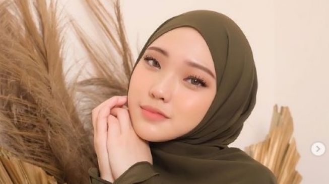 Sempat Tak Suka Azan Selebgram Julia Prastini Jadi Mualaf Islam Itu Indah