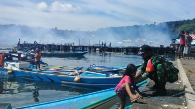 Ribuan Warga Korban Kebakaran Kawasan Borobudur Manokwari Dievakuasi