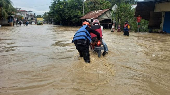 Bogor Banjir Hari Ini, Sejumlah Jalan Tergenang Sulit Dilalui Kendaraan