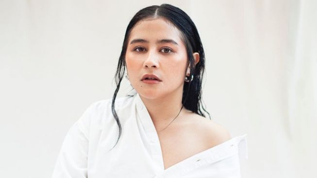 Susah Tahan Tawa Saat Syuting Genre Komedi, Prilly Latuconsina Dimarahi Sutradara