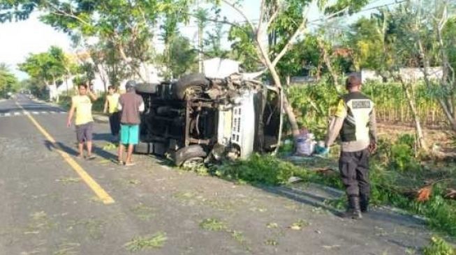 Nyawa Pemotor di Sumenep Tak Selamat Setelah Disikat Bus Mini dari Belakang