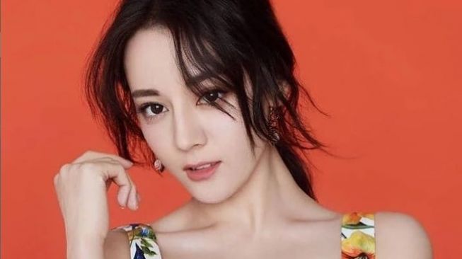 8 Fakta Menarik Dilraba Dilmurat Artis Tercantik Yang Cuci Bajunya Sendiri