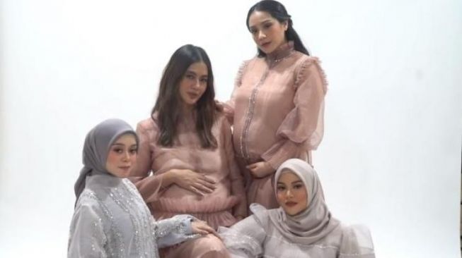 Potret Maternity Nagita, Paula, Aurel dan Lesti (YouTube/Rans Entertainment)