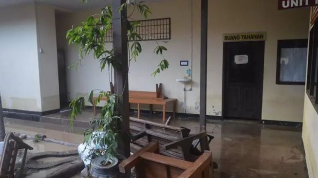 Banjir Gorontalo, Kantor Polres Terendam Air, 41 Tahanan Dipindah Sementara