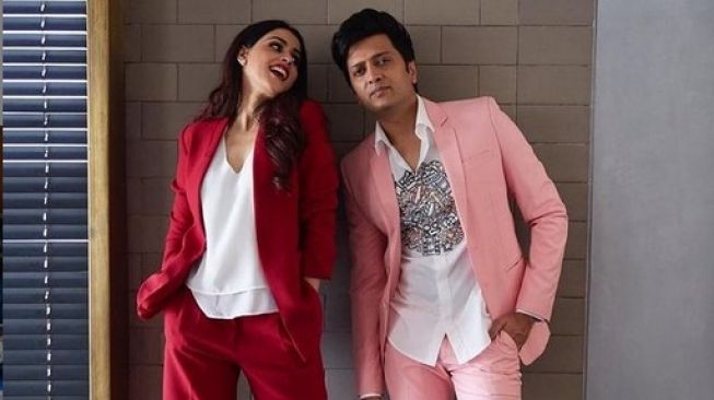 7 Potret Mesra Riteish Deshmukh dan Genelia D'Souza, Tetap Lengket di Anniversary ke-10