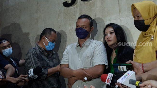 Korban penipuan Olivia Nathania usia menjalani pemeriksaan polisi [Suara.com/Muhammad Anzar Anas]