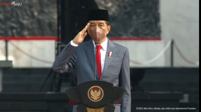 Usai Jadi Inspektur Upacara, Jokowi Doa di Depan Lubang Buaya