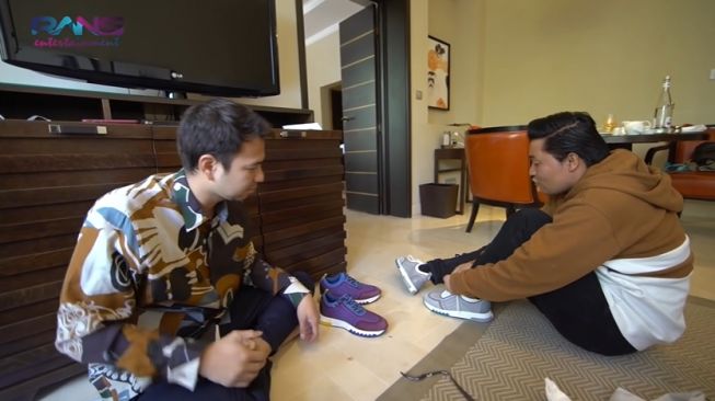 Artis beri hadiah mewah untuk asisten.  (YouTube/Rans Entertainment)