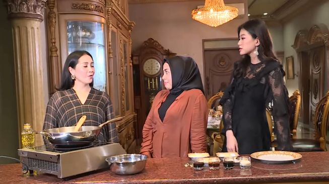 Potret Dapur Muzdalifah. (YouTube/Rumah Seleb MNCTV)