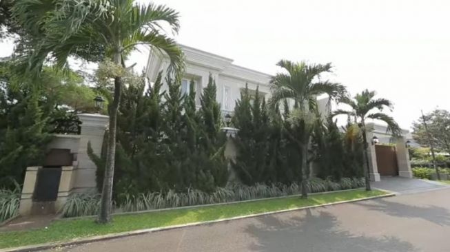 Rumah artis mirip istana megah. [Instagram]