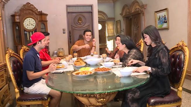 Potret Dapur Muzdalifah. (YouTube/Rumah Seleb MNCTV)