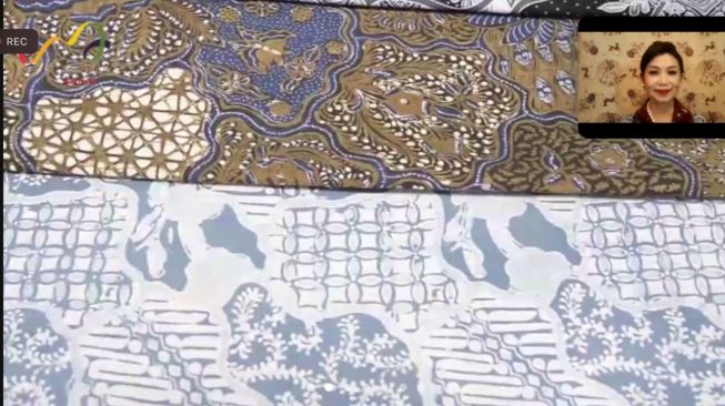 Tips Memilih Batik di Peringatan Hari Batik Nasional oleh Mitra Seni Indonesia, Kamis (9/10/2021) [tangkap layar Zoom]